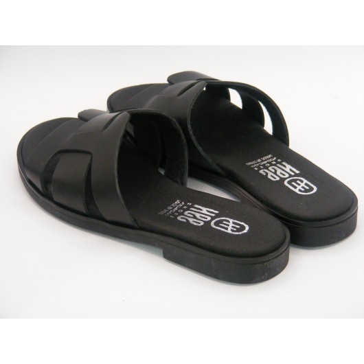 Damskie klapki czarne skórzane Hee25320