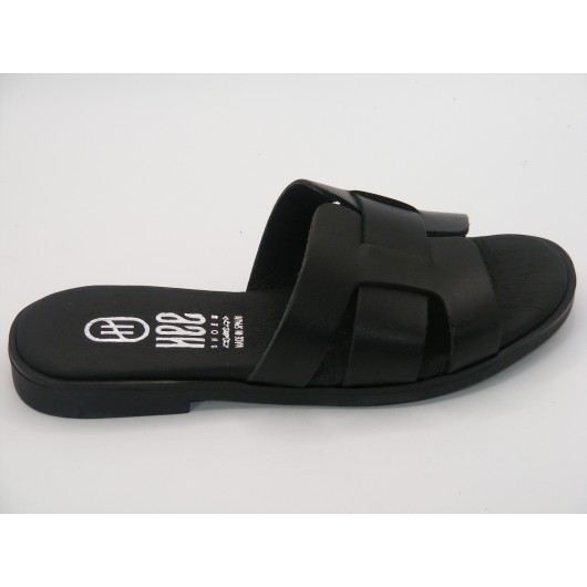 Damskie klapki czarne skórzane Hee25320