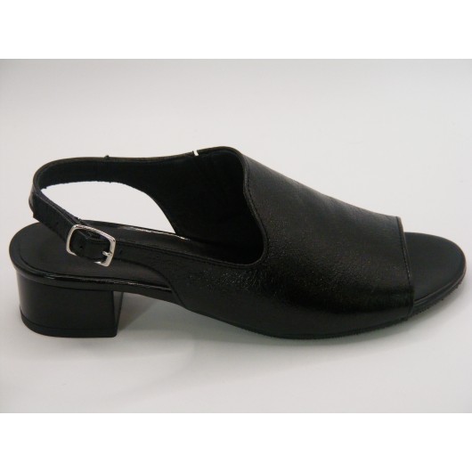 Damskie czarne skórzane sandałki na niskim obcasie Brodacz7003