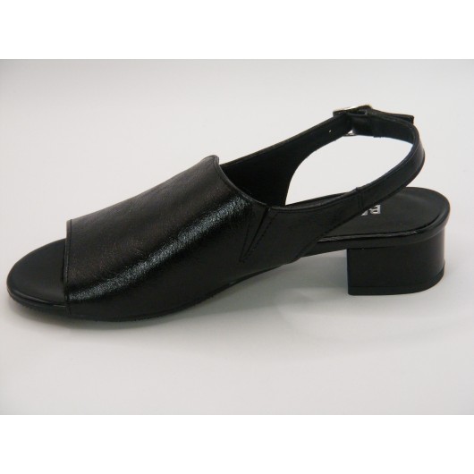 Damskie czarne skórzane sandałki na niskim obcasie Brodacz7003
