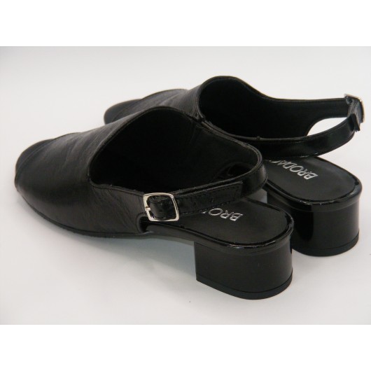 Damskie czarne skórzane sandałki na niskim obcasie Brodacz7003