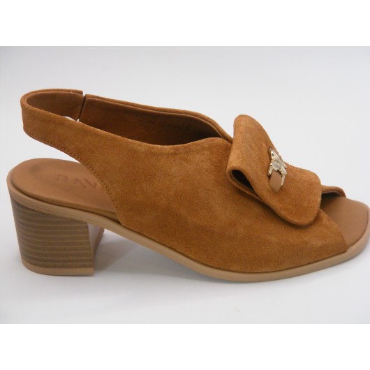 Zamszowe sandałki na obcasie Ravini w kolorze jasnego brązu – elegancja i komfort na każdą okazję