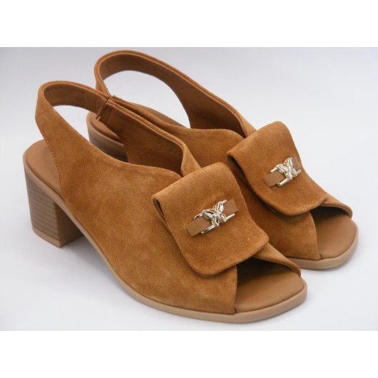 Zamszowe sandałki na obcasie Ravini w kolorze jasnego brązu – elegancja i komfort na każdą okazję