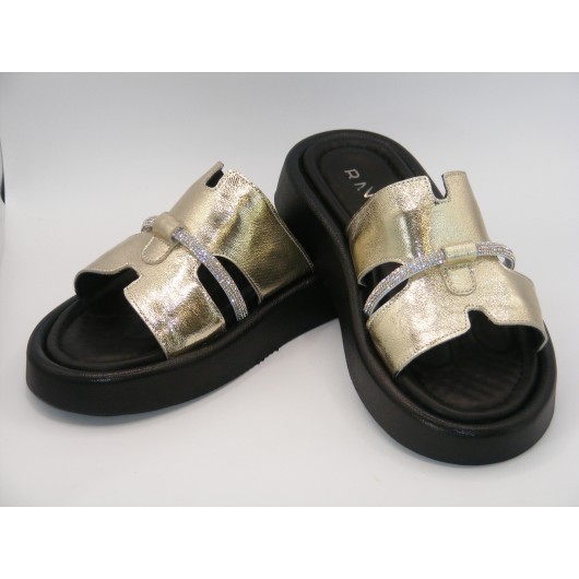 Klapki damskie skórzane Ravini na platformie złote