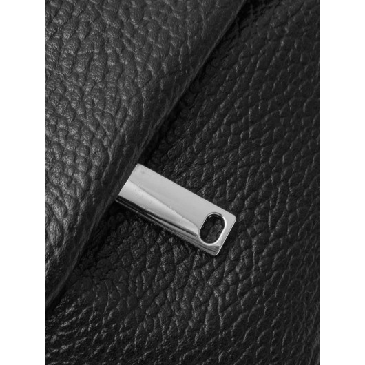 Mała, czarna skórzana torebka Ryłko na pasku z taśmy