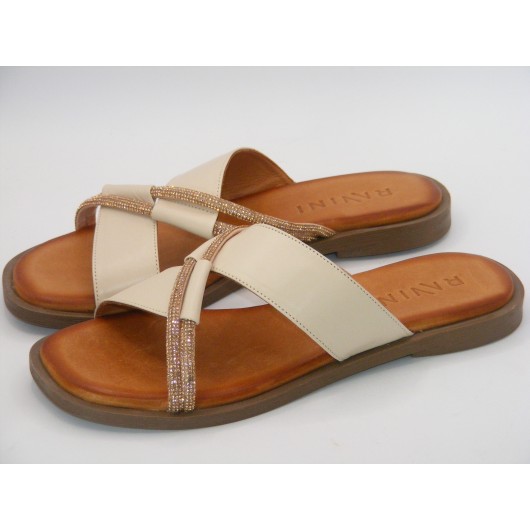 Skórzane płaskie klapki Ravini z ozdobnym paskiem – styl i wygoda na lato