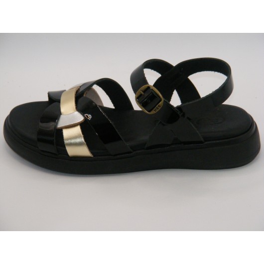 Czarne lakierowane sandały damskie na platformie – styl hiszpański na lato