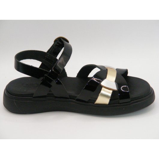 Czarne lakierowane sandały damskie na platformie – styl hiszpański na lato