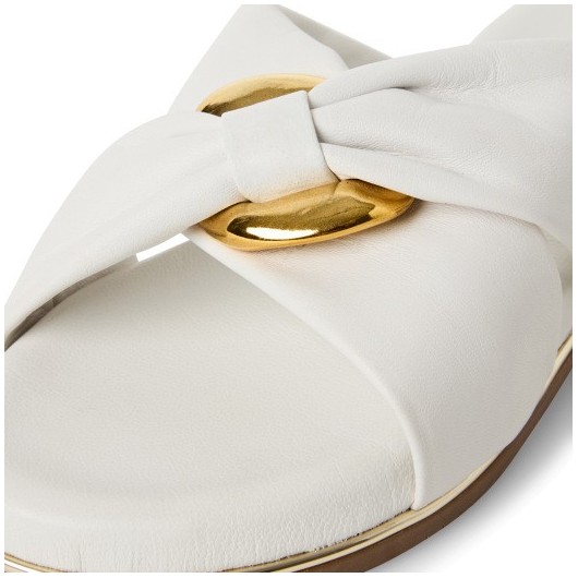 Białe klapki Marco Tozzi 2-27133-42 – lekkie, stylowe i wygodne