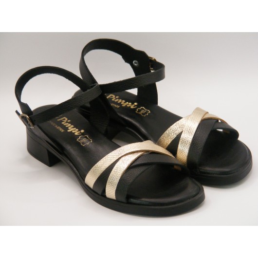 Hiszpańskie sandały skórzane czarne z perłowym paskiem – elegancja i wygoda