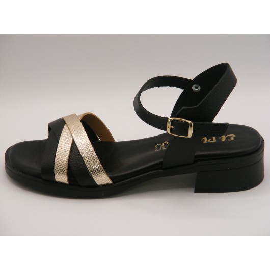 Hiszpańskie sandały skórzane czarne z perłowym paskiem – elegancja i wygoda