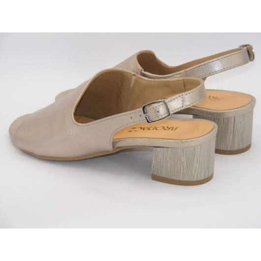 Skórzane sandałki damskie Brodacz na niskim obcasie – elegancja i komfort na wyjątkowe okazje