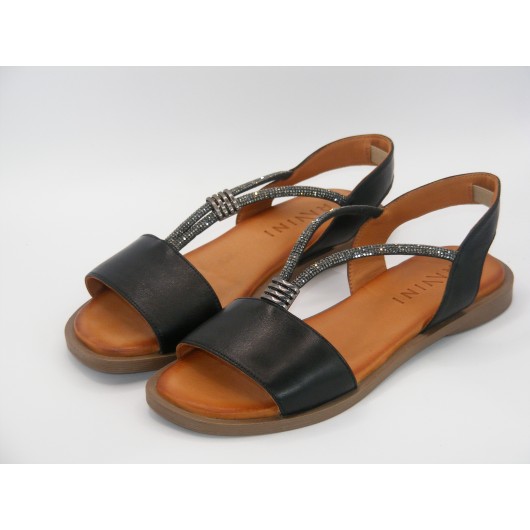Czarne sandałki skórzane Ravini z ozdobnymi paskami na płaskim spodzie