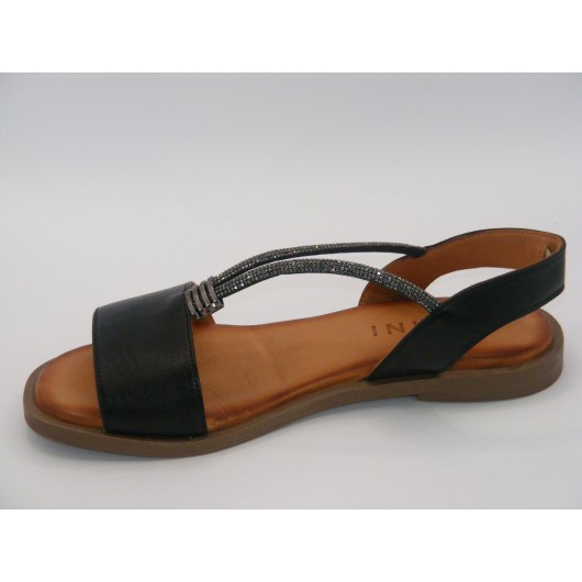 Czarne sandałki skórzane Ravini z ozdobnymi paskami na płaskim spodzie