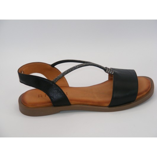 Czarne sandałki skórzane Ravini z ozdobnymi paskami na płaskim spodzie
