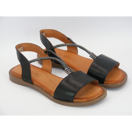 Czarne sandałki skórzane Ravini z ozdobnymi paskami na płaskim spodzie