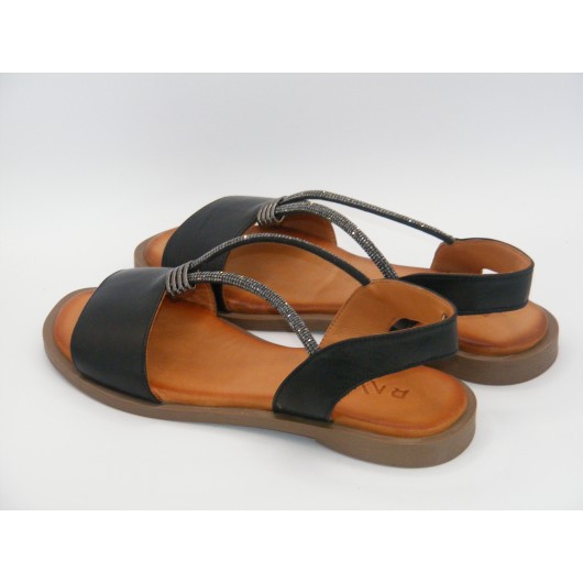 Czarne sandałki skórzane Ravini z ozdobnymi paskami na płaskim spodzie