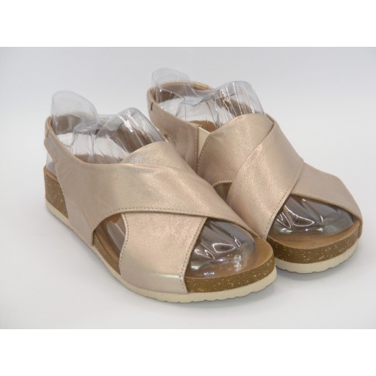 Platynowe sandały damskie Brodacz – skórzane, płaskie, z wygodnym fusbetem