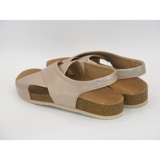 Platynowe sandały damskie Brodacz – skórzane, płaskie, z wygodnym fusbetem