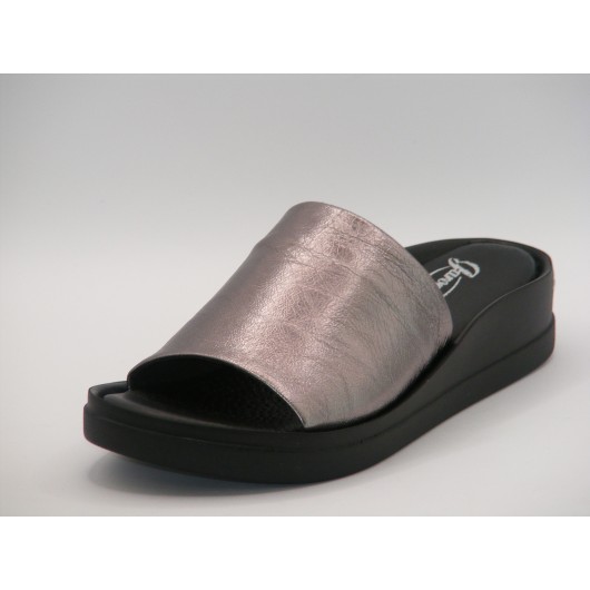 Jaromin klapki damskie skórzane srebrne – elegancja i wygoda na lato