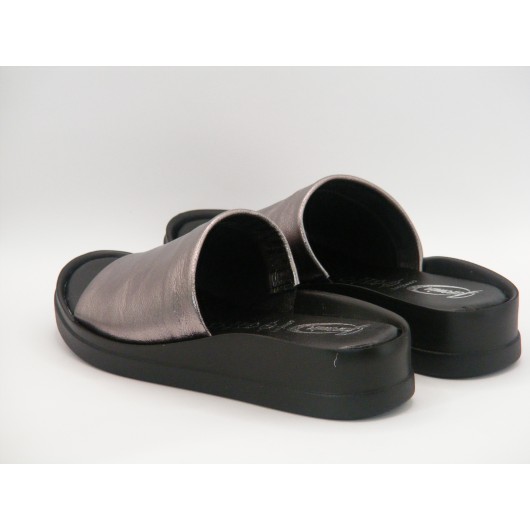 Jaromin klapki damskie skórzane srebrne – elegancja i wygoda na lato