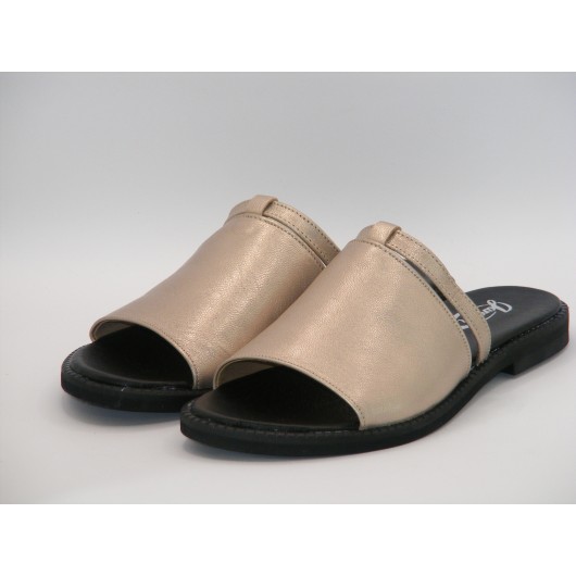 Jaromin klapki damskie skórzane platynowe na płaskim spodzie – lekkość i elegancja na co dzień