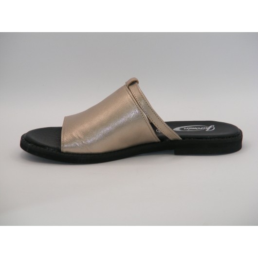 Jaromin klapki damskie skórzane platynowe na płaskim spodzie – lekkość i elegancja na co dzień
