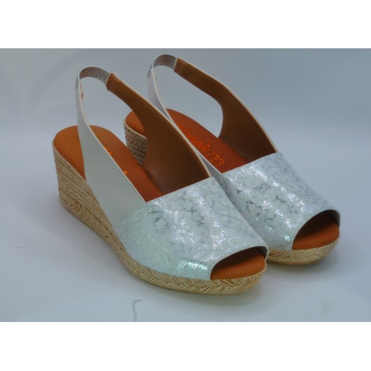 El Pimpi – Hiszpańskie sandałki na koturnie | Biała perła | Skóra naturalna