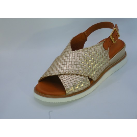 Sandały damskie skórzane złote Loretta Vitale na niskim koturnie