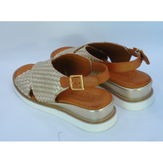 Sandały damskie skórzane złote Loretta Vitale na niskim koturnie