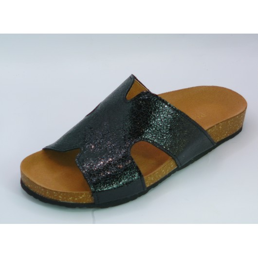 Klapki damskie skórzane Brodacz Fusbet – czarny lakier