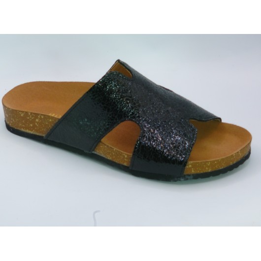 Klapki damskie skórzane Brodacz Fusbet – czarny lakier