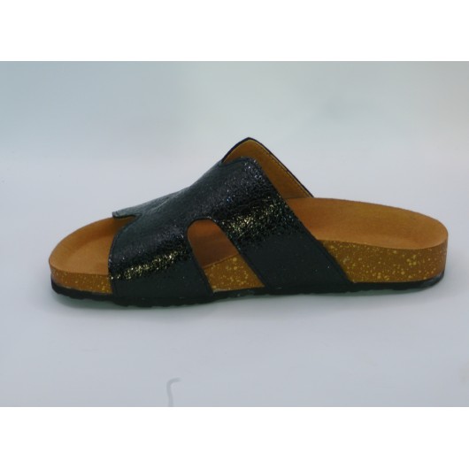 Klapki damskie skórzane Brodacz Fusbet – czarny lakier