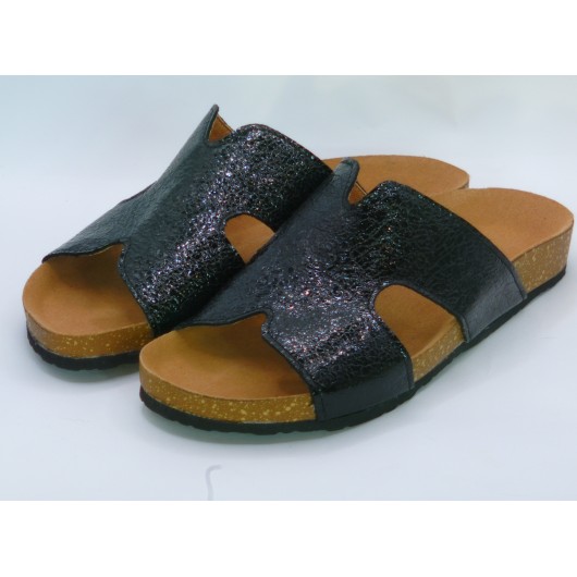 Klapki damskie skórzane Brodacz Fusbet – czarny lakier