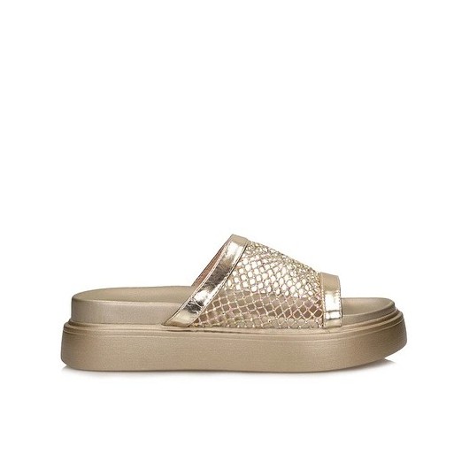 Złote klapki damskie D&A z siatką na platformie – modne, lekkie i przewiewne