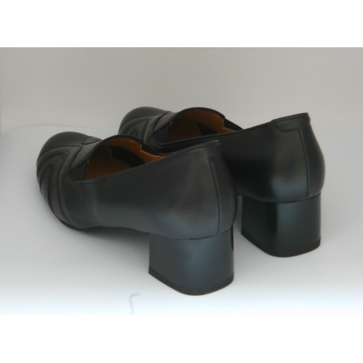 czarne skórzane czółenka na każdą stopę Darex C-1370/04 rozm.z połówkami