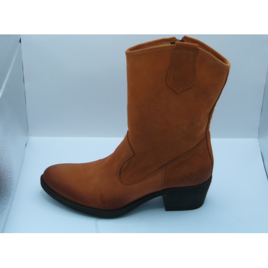 Brodacz – długie kowbojki brąz nubuk.