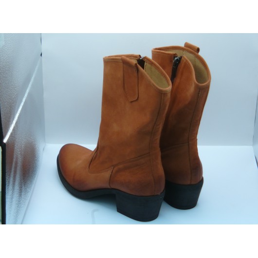 Brodacz – długie kowbojki brąz nubuk.