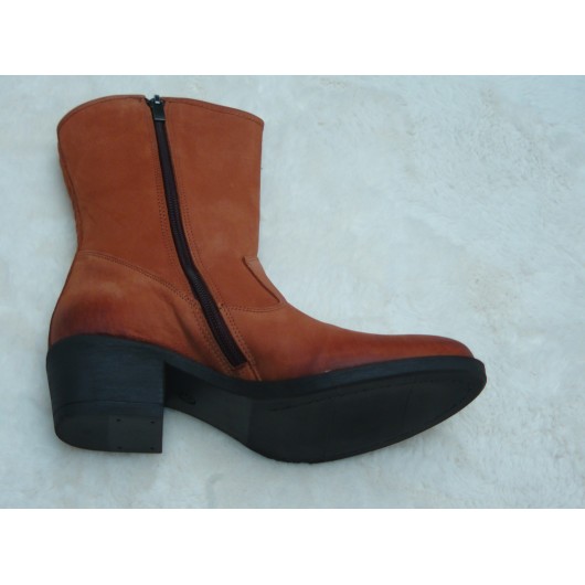 Brodacz – długie kowbojki brąz nubuk.