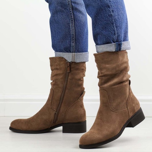 Wysokie beżowe botki damskie zamszowe M.Daszyński – modne i wygodne