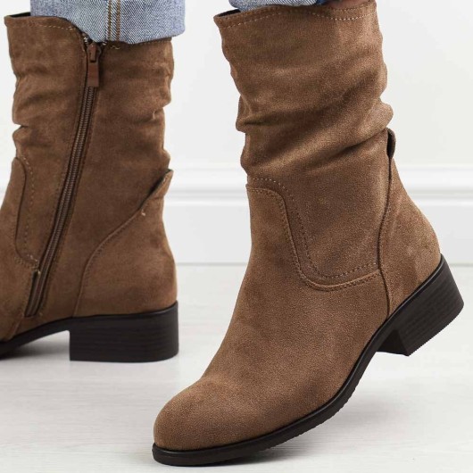 Wysokie beżowe botki damskie zamszowe M.Daszyński – modne i wygodne