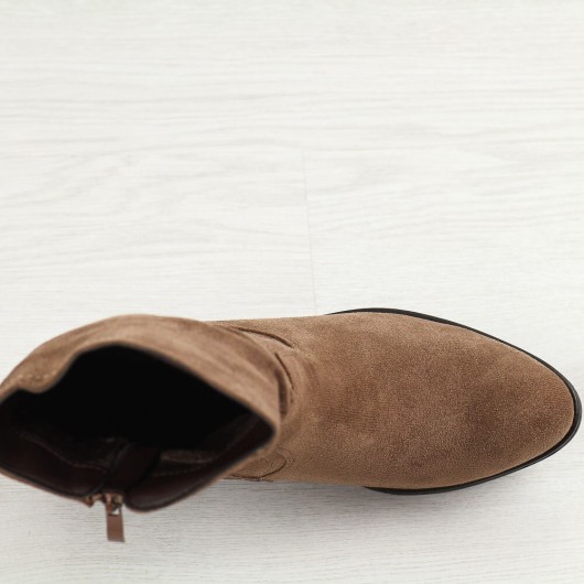 Wysokie beżowe botki damskie zamszowe M.Daszyński – modne i wygodne