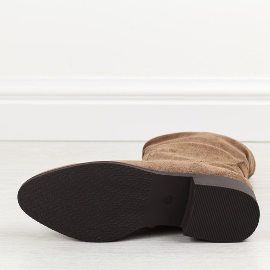 Wysokie beżowe botki damskie zamszowe M.Daszyński – modne i wygodne