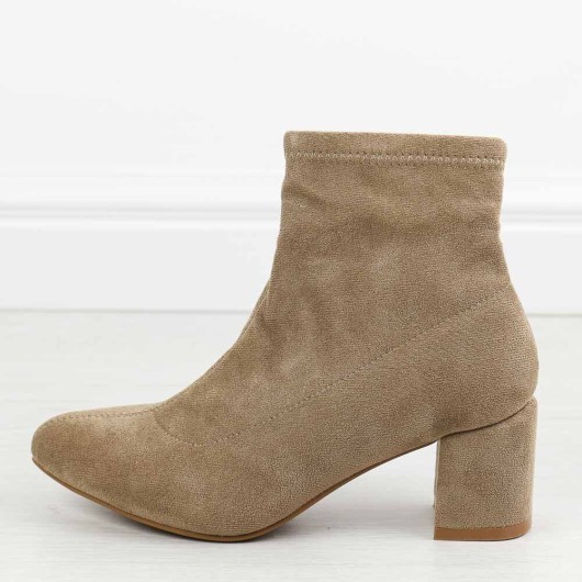 Beżowe zamszowe botki damskie na obcasie M.Daszyński 2263-13 – elegancja i wygoda
