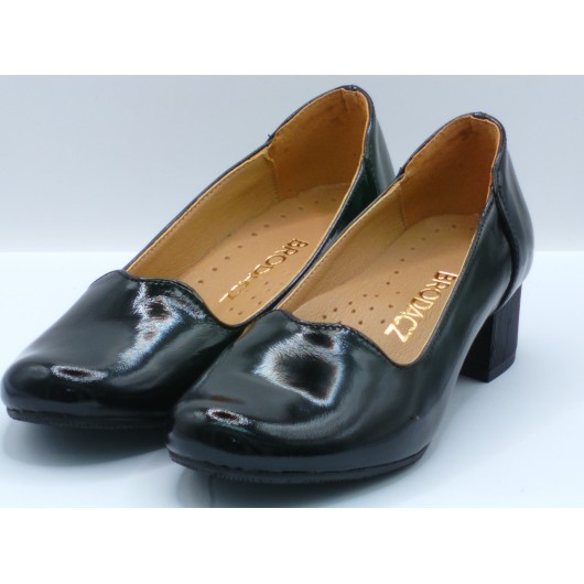 Czółenka Brodacz – klasyka w czerni, komfort na co dzień