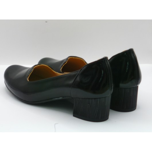 Czółenka Brodacz – klasyka w czerni, komfort na co dzień