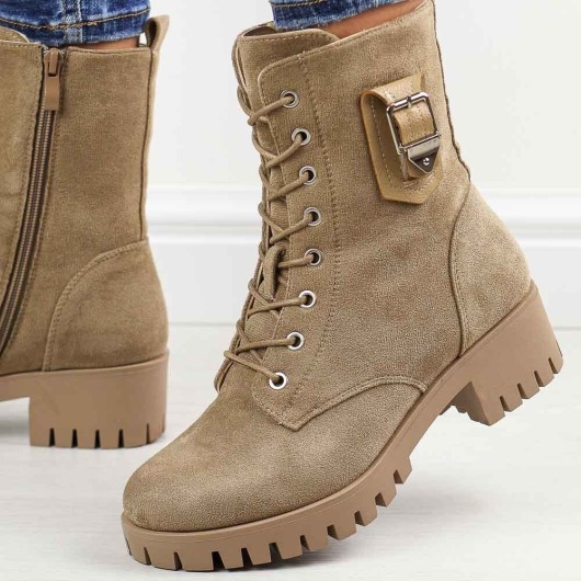 Beżowe wysokie zamszowe botki damskie na traperze M.Daszyński