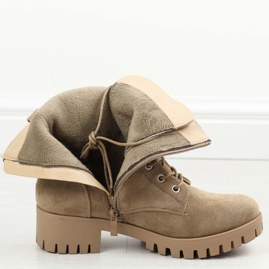 Beżowe wysokie zamszowe botki damskie na traperze M.Daszyński