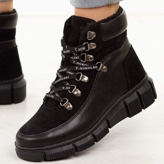 Czarne skórzane botki damskie na traperze T.Sokolski