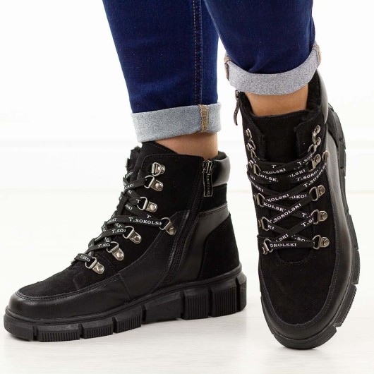 Czarne skórzane botki damskie na traperze T.Sokolski